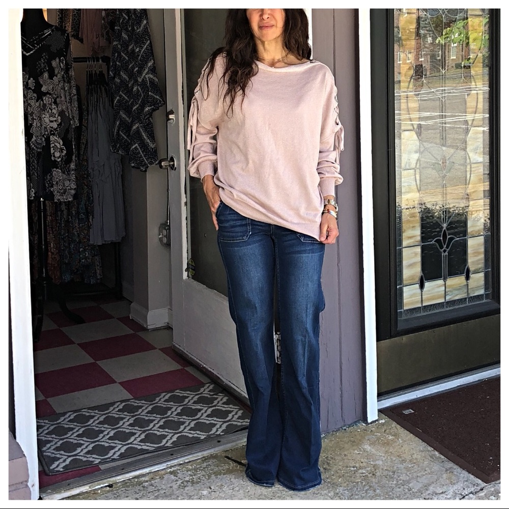 ✨LAST ONE ✨PARIS Lace up sleeves sweater - Picture 5 of 7